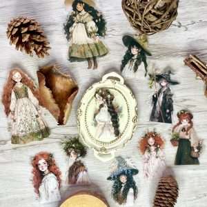 Stickers PET sorcière de la forêt disposés sur fond bois avec éléments naturels