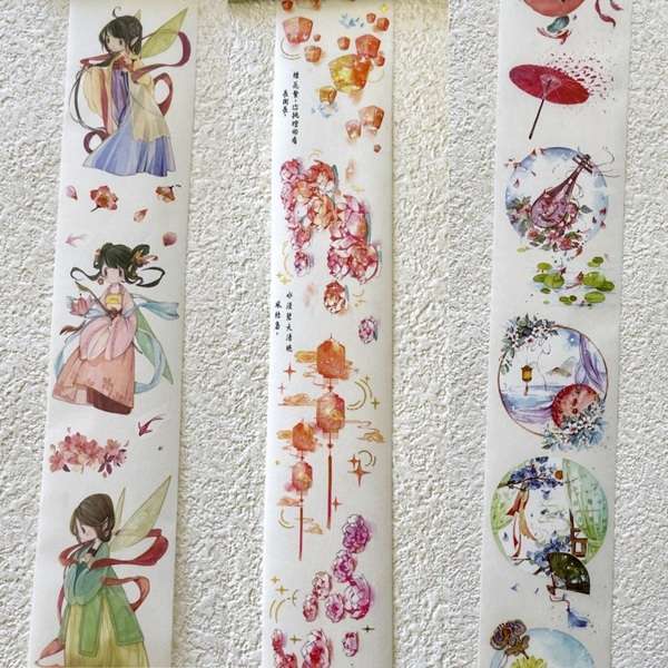 Les trois masking tapes « Le chant des lotus » alignés : fées pastel, lanternes rouges et scènes lotus du jardin de lune.
